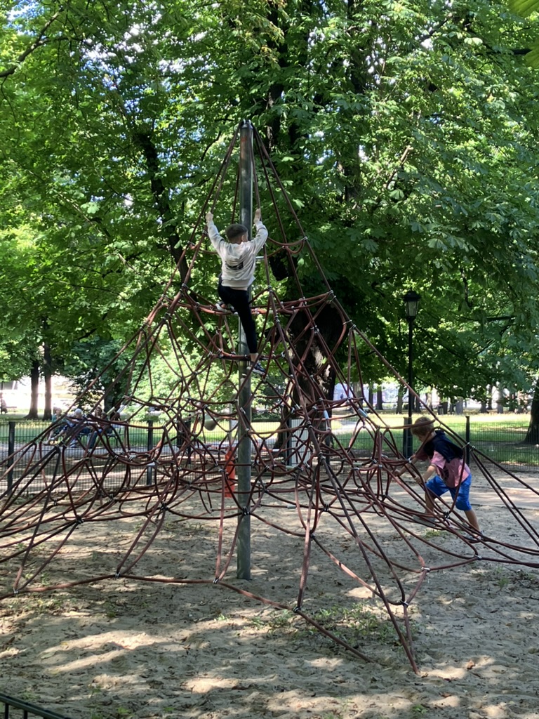 Climbing net in Saski Park (Saxton Garden)
